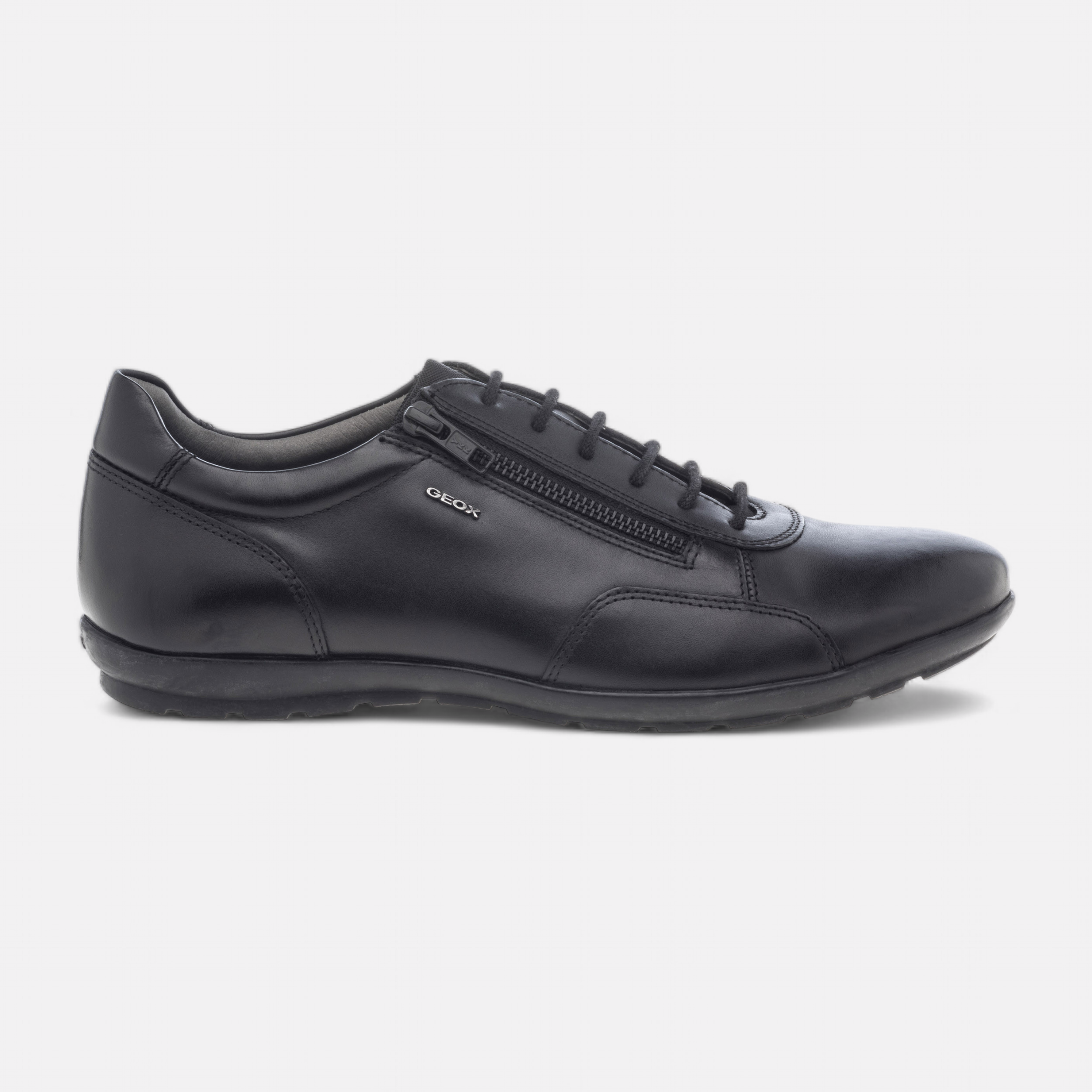 Low trainers Men in leather black Europe EN