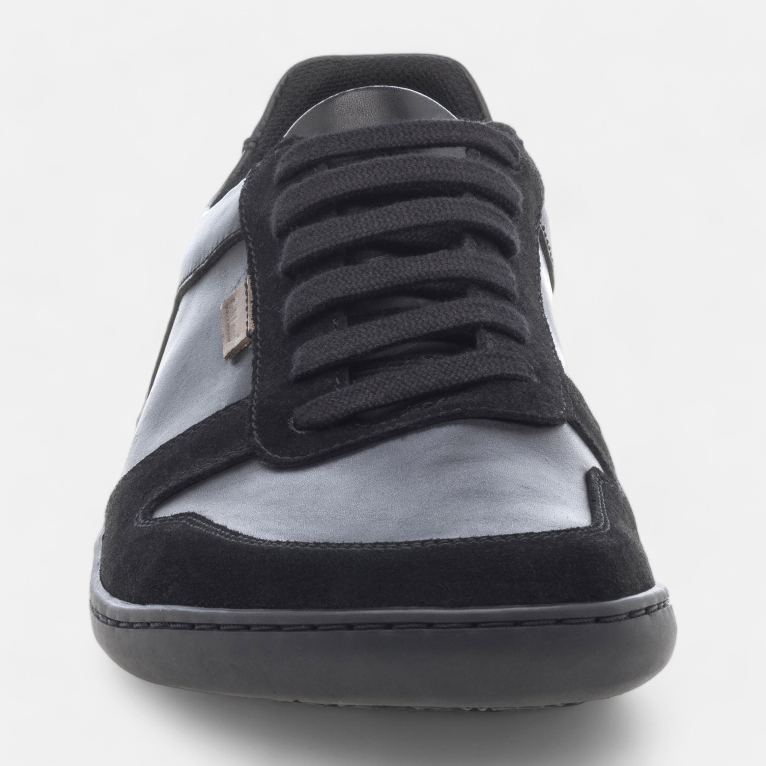 Low trainers Men in leather black Europe EN